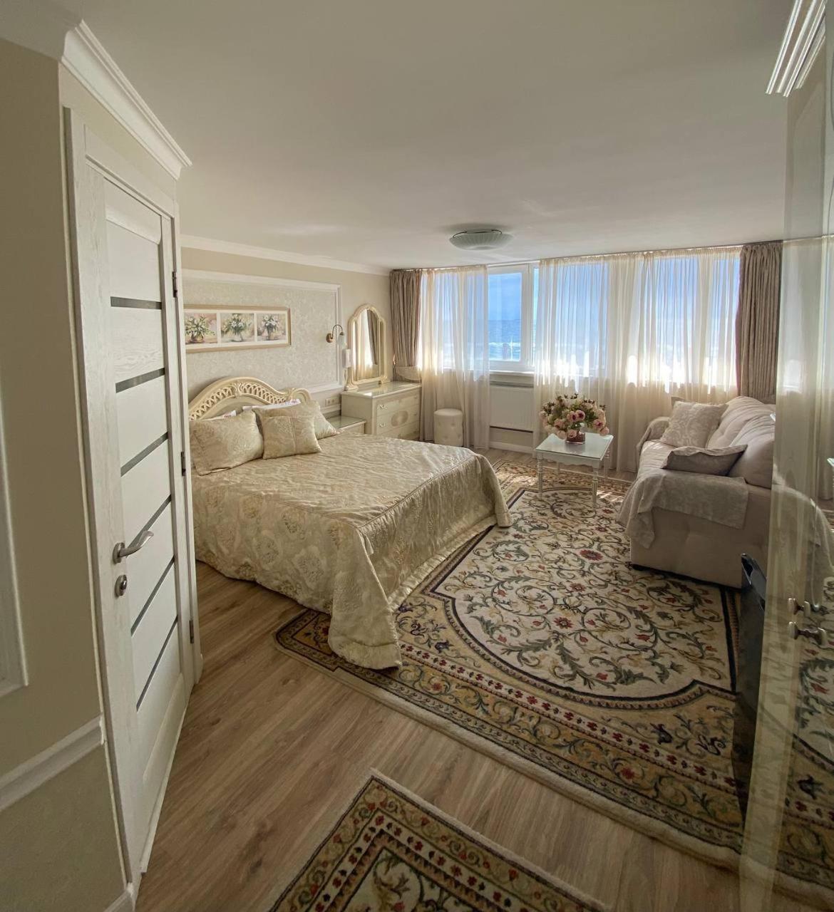 Shalanda Hotel Odessa Buitenkant foto
